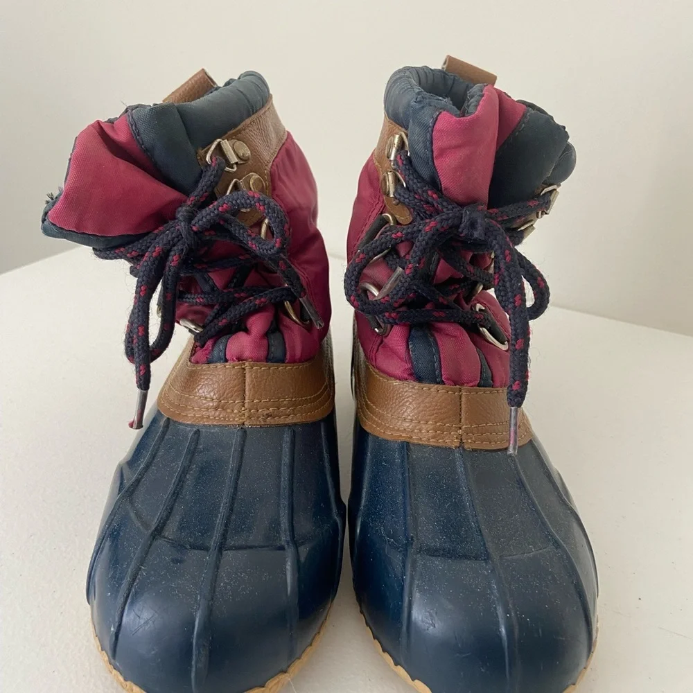 Girl’s Sherpa‎ lined rubber soles lace up boots size 2